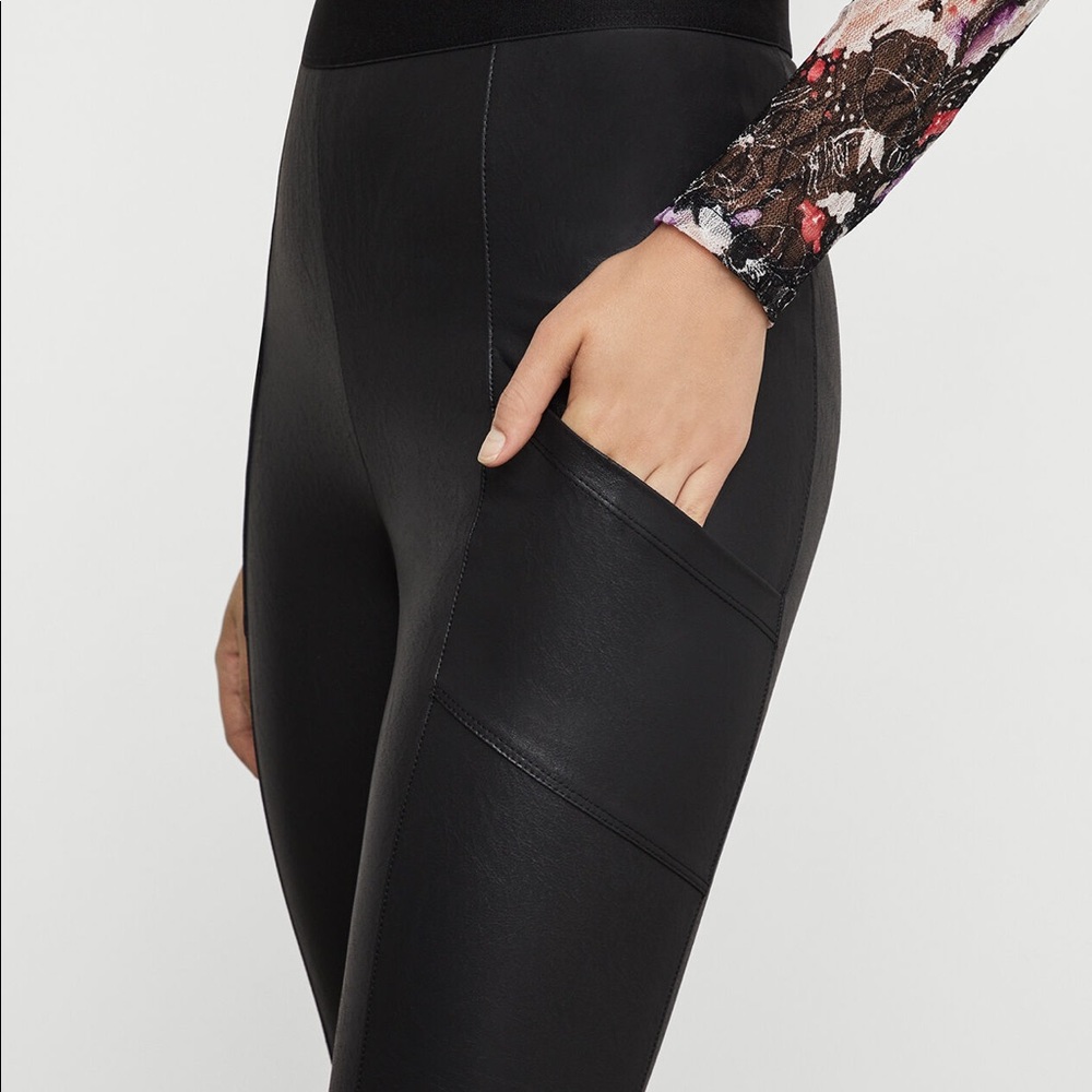 BCBGMAXAZRIA Andrei Black Leggings with faux leather there panels LIKE NEW!!